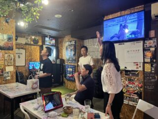 仲間と語り、笑い、歌う夜――“無駄”じゃない時間