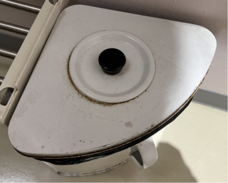 久しぶりに見た「汚物入れ」から考える、職場環境のこと